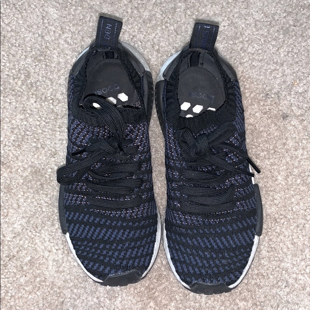 Adidas Women’s Boost knit sneakers size 6